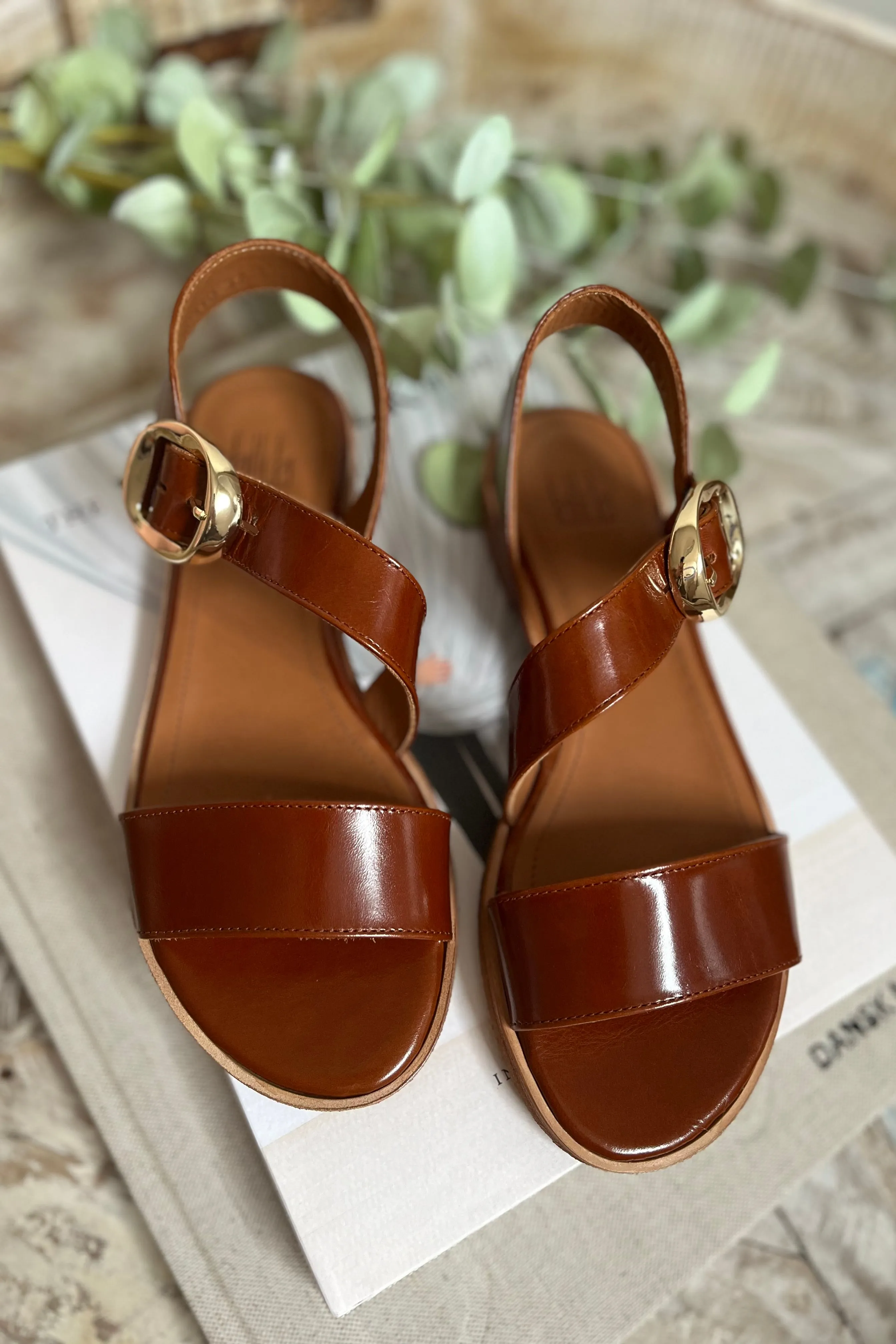 A6410 | Whisky calf 84 | Sandals fra Billi Bi