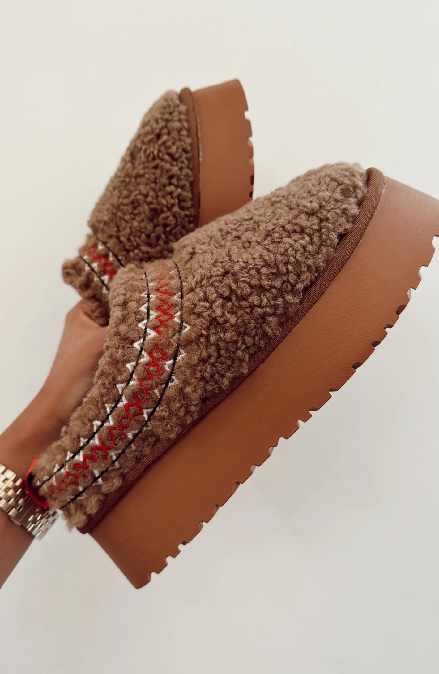 Chill Mood Chocolate Sherpa Slipper