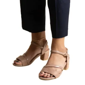 Dark beige sandals with a combination of Hambly materials