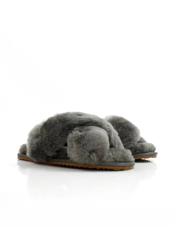 La Tribe      La Tribe - Crossover Sheepy Slipper (Charcoal)